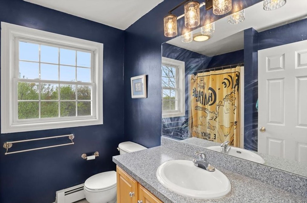 1625 James Farm Rd, Stratford CT  06614-1049 exterior