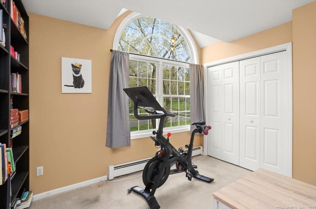 1625 James Farm Rd, Stratford CT  06614-1049 exterior