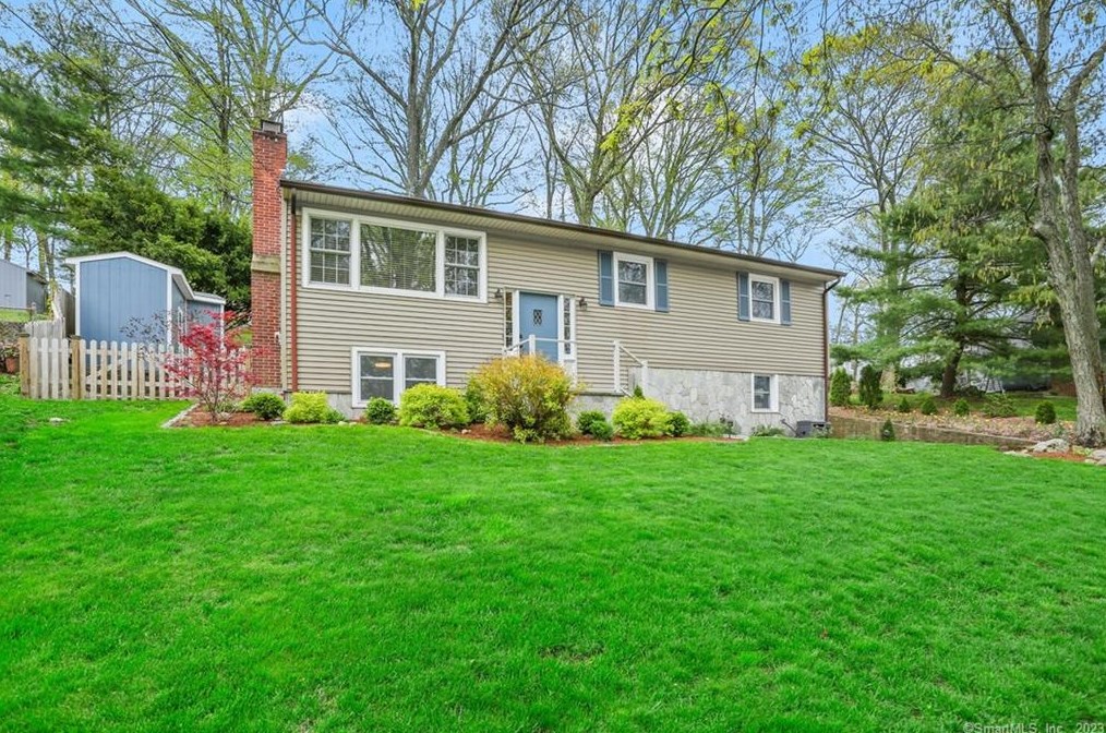 20 Valley View Rd, Norwalk, CT 06851