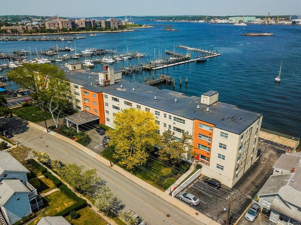 292 Pequot Ave #3m, United States Coast Guard Ac, CT 06320
