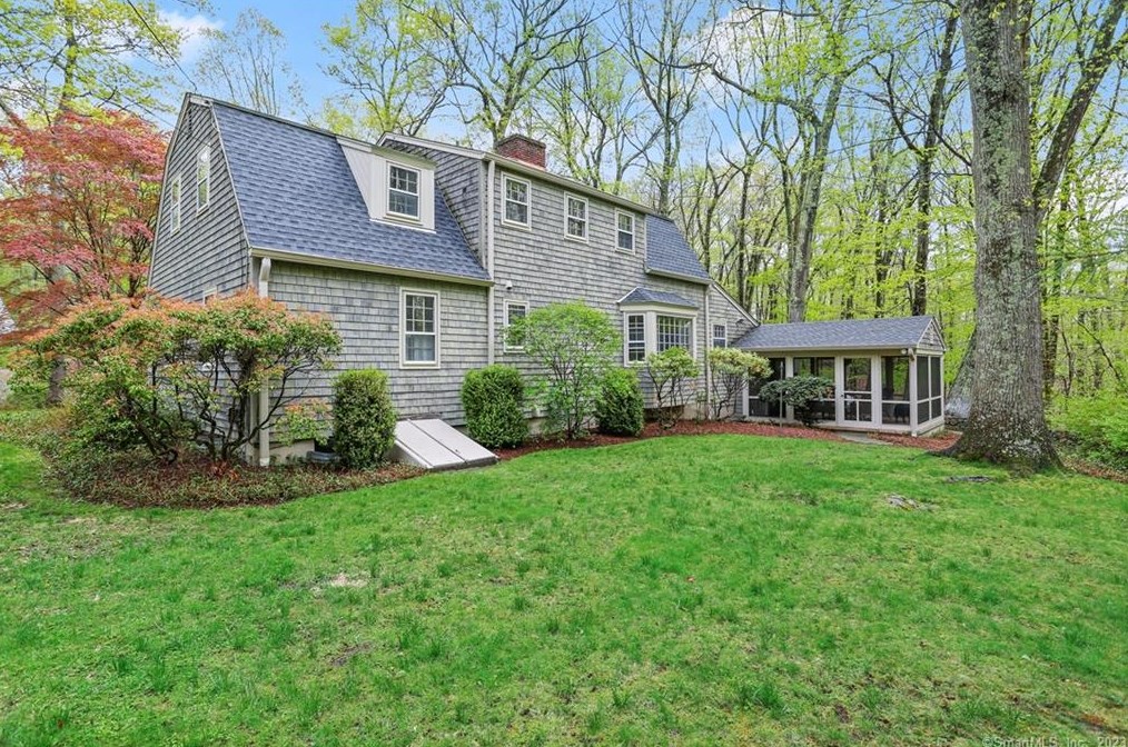 40 Little Fox Ln, Weston, CT 06883-1504