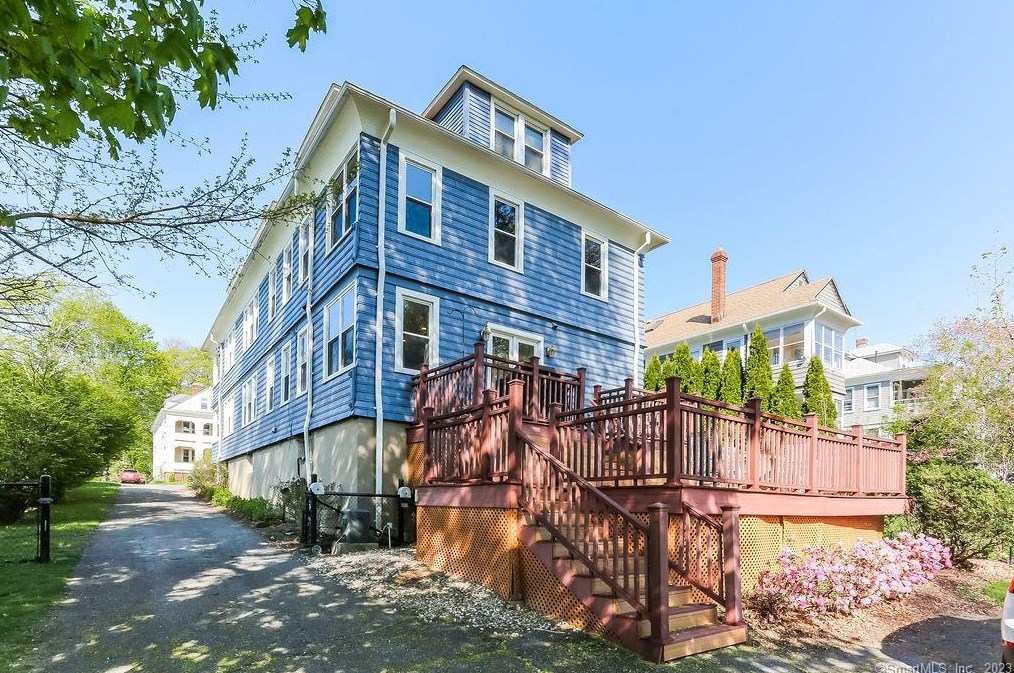 106 Grennan Rd, Hartford, CT 06107-1617