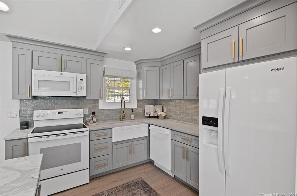 20 Edwards Rd, Fenwick CT  06475-2604 exterior