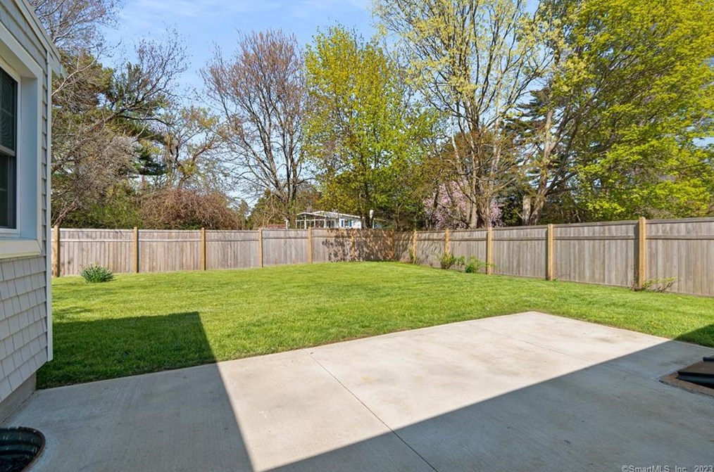 20 Edwards Rd, Fenwick CT  06475-2604 exterior