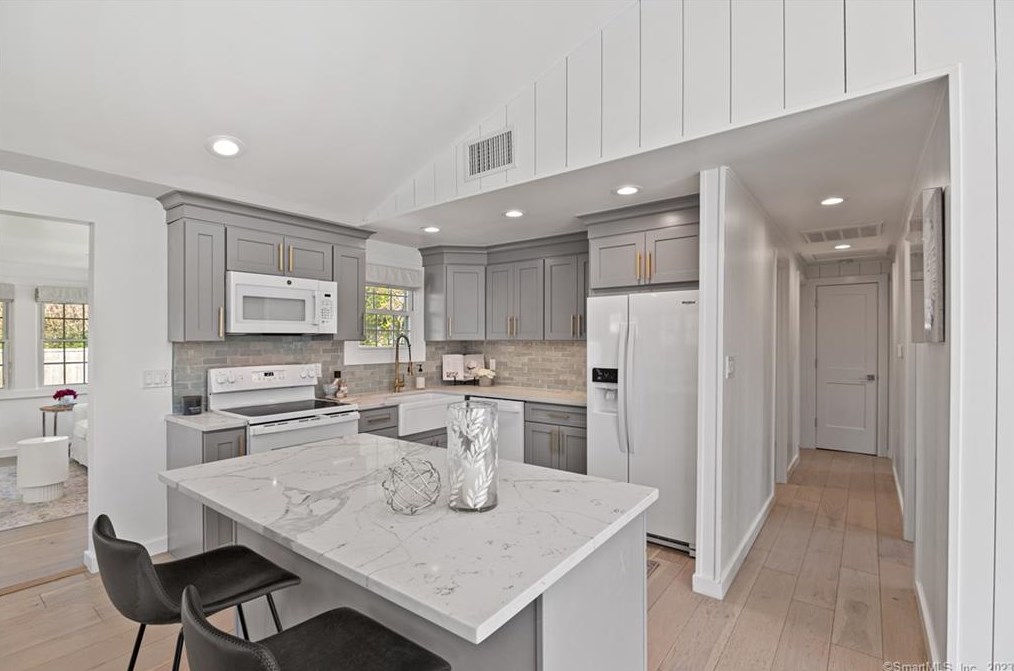 20 Edwards Rd, Fenwick CT  06475-2604 exterior