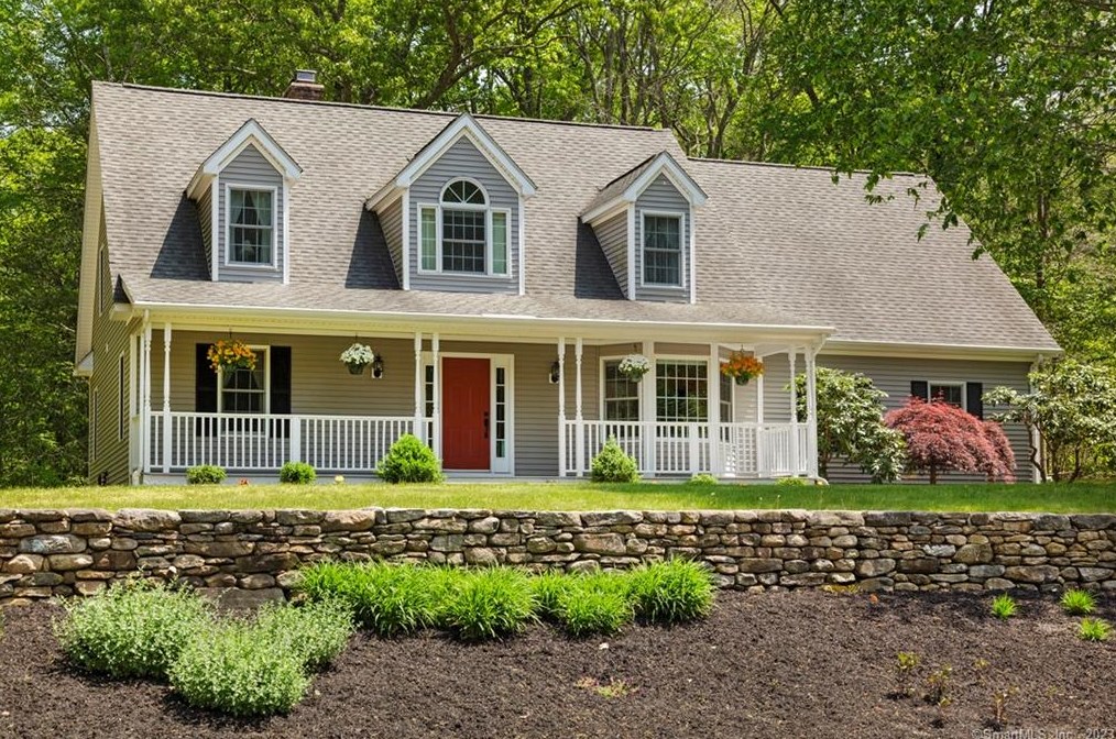 38 Arkona Dr, Higganum, CT 06441