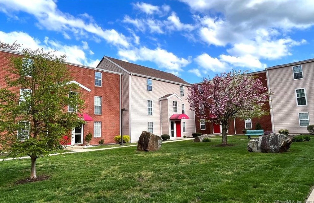 130 Heather Ridge #130, Huntington, CT 06484