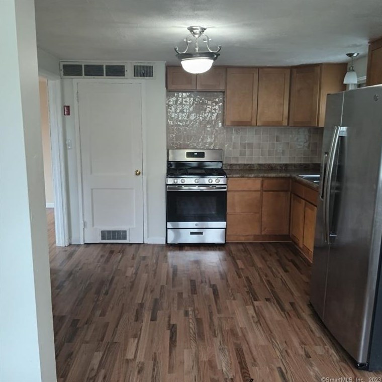 30 Glenwood Ave, Bloomfield, CT 06002