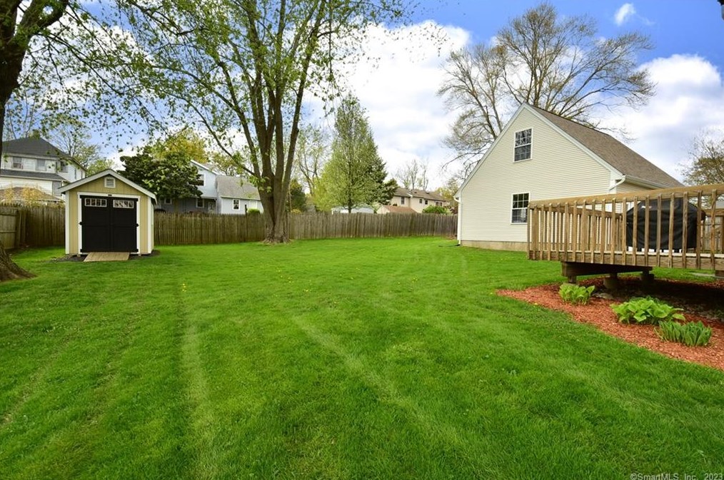 31 1st St, Suffield, CT 06078-1805