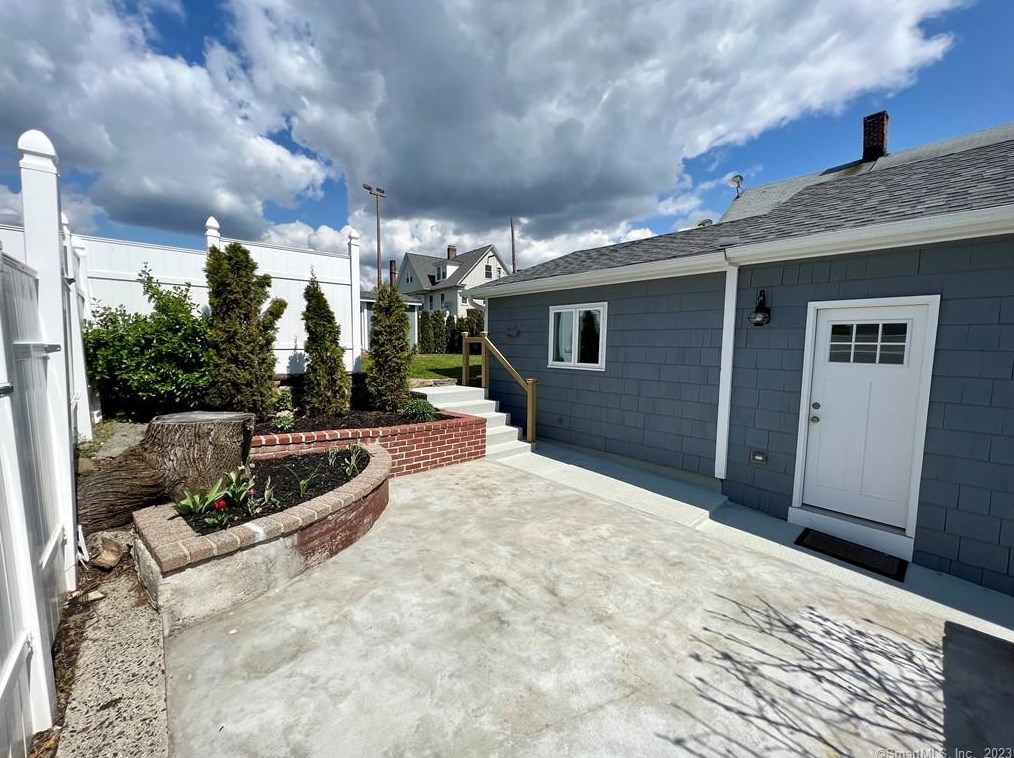 7 Jetland Pl, Bridgeport, CT 06605
