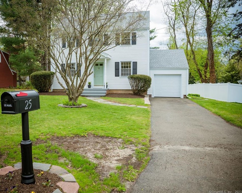 25 Appletree Ln, North Haven, CT 06473