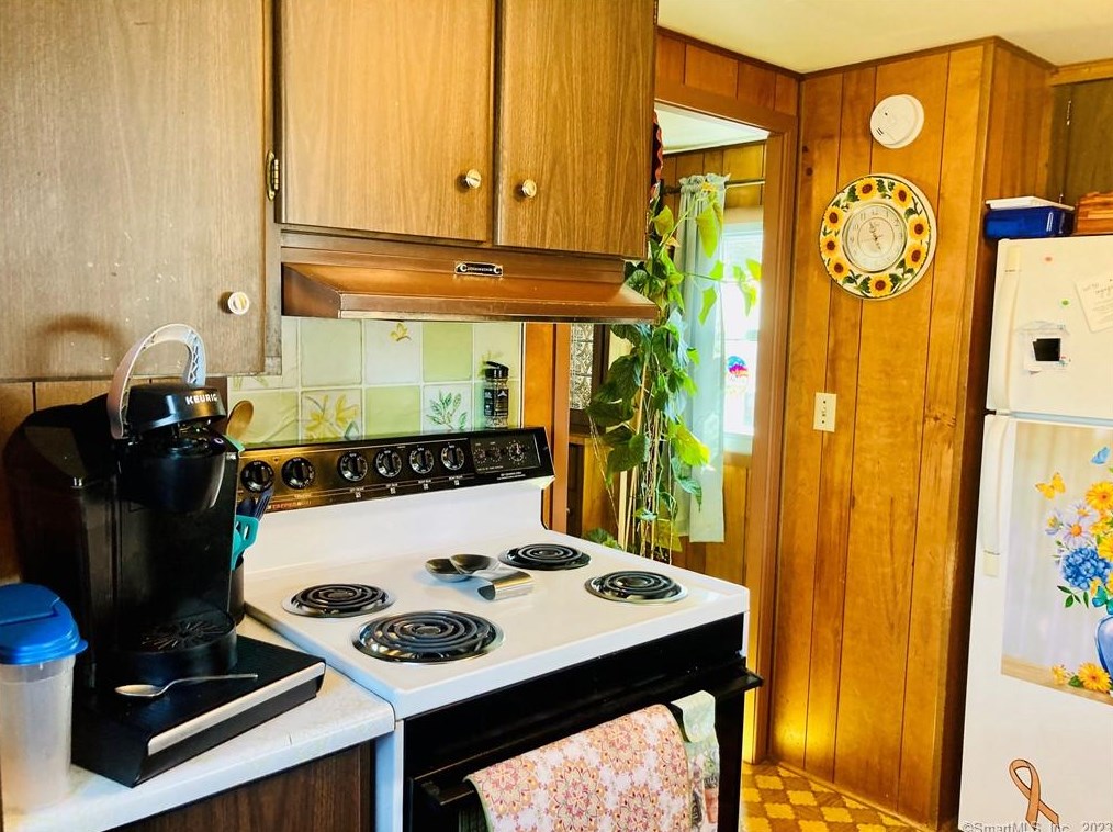 44 Cheyenne Rd, Hartford CT  06118-2510 exterior