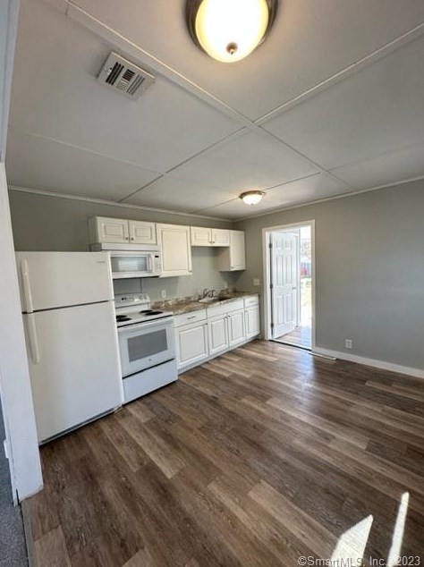 8 Midway Oval, Groton, CT 06340