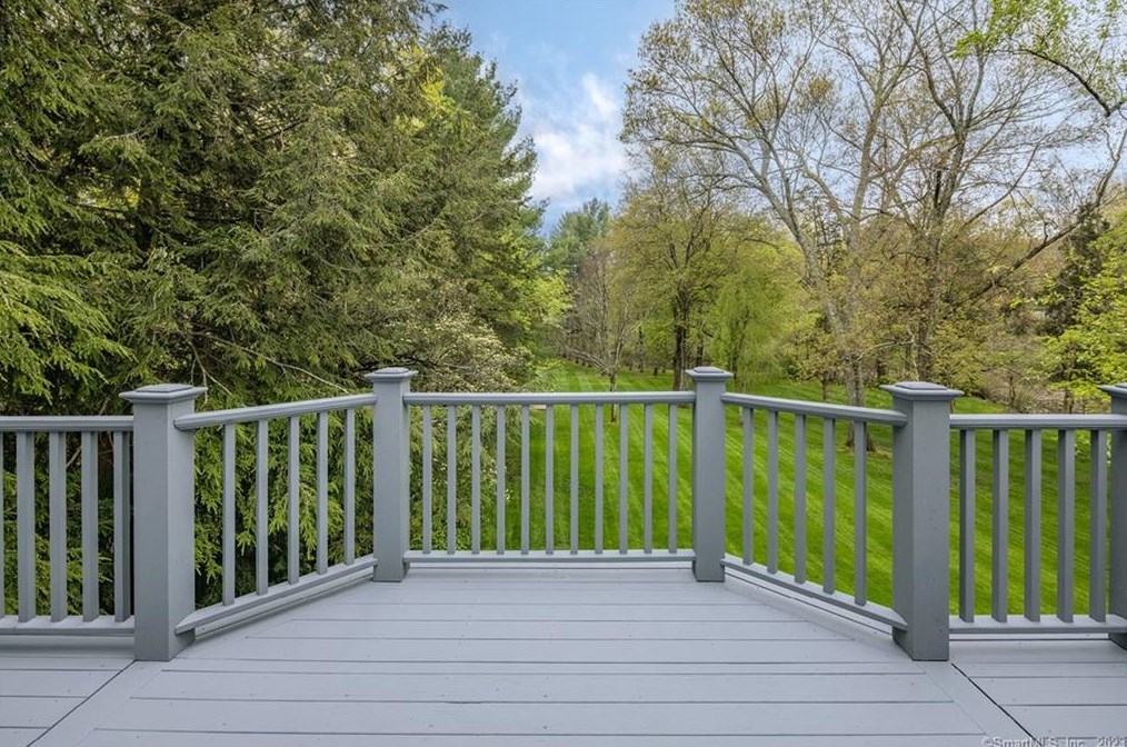 8 Pent Rd, Weston CT  06883-1311 exterior