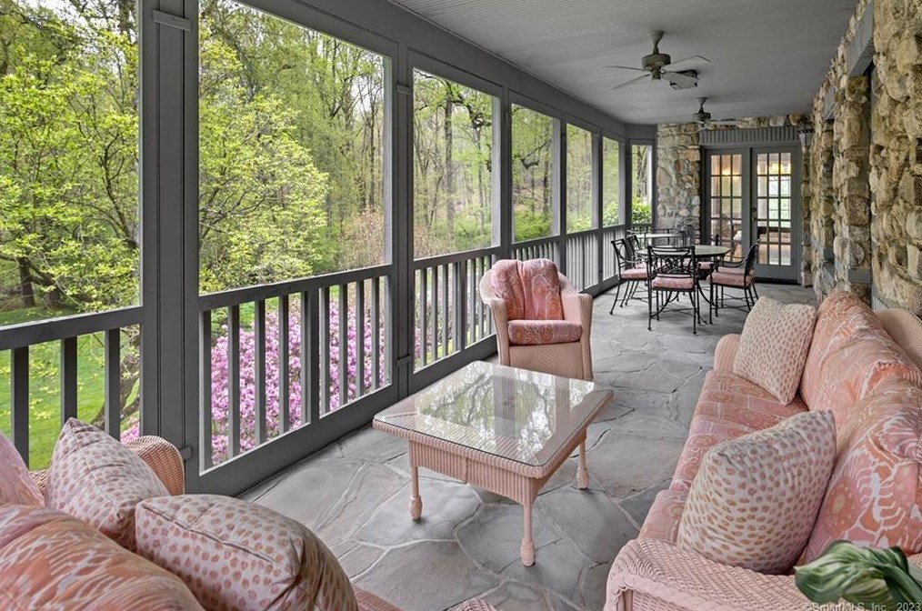 8 Pent Rd, Weston CT  06883-1311 exterior