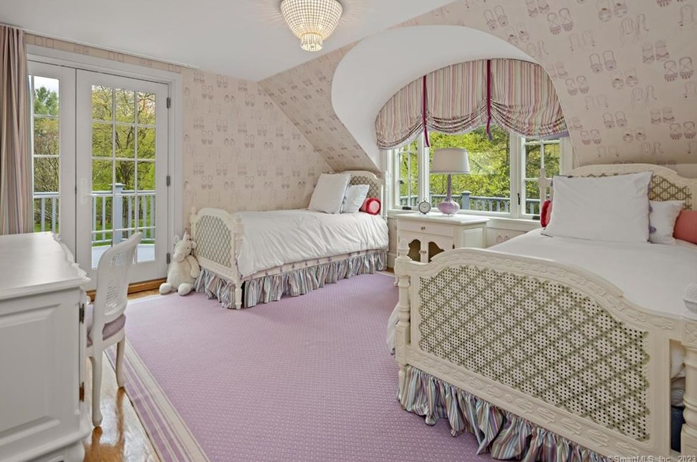 8 Pent Rd, Weston CT  06883-1311 exterior