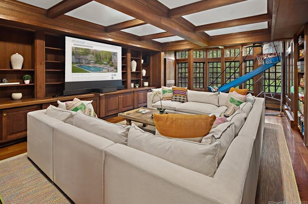 8 Pent Rd, Weston CT  06883-1311 exterior