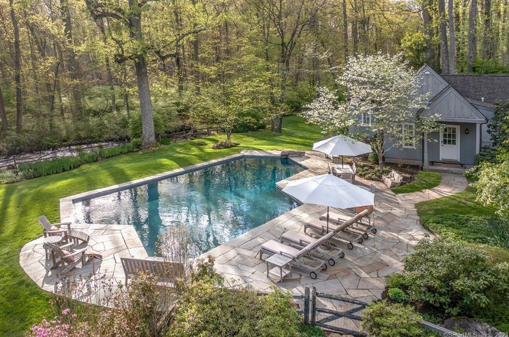 8 Pent Rd, Weston CT  06883-1311 exterior