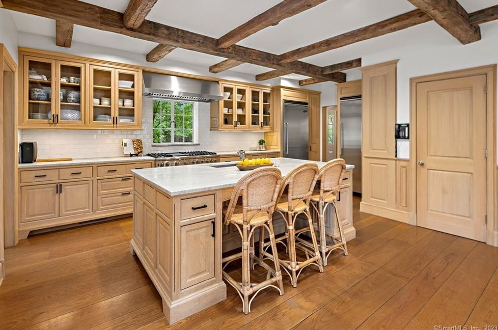 8 Pent Rd, Weston CT  06883-1311 exterior