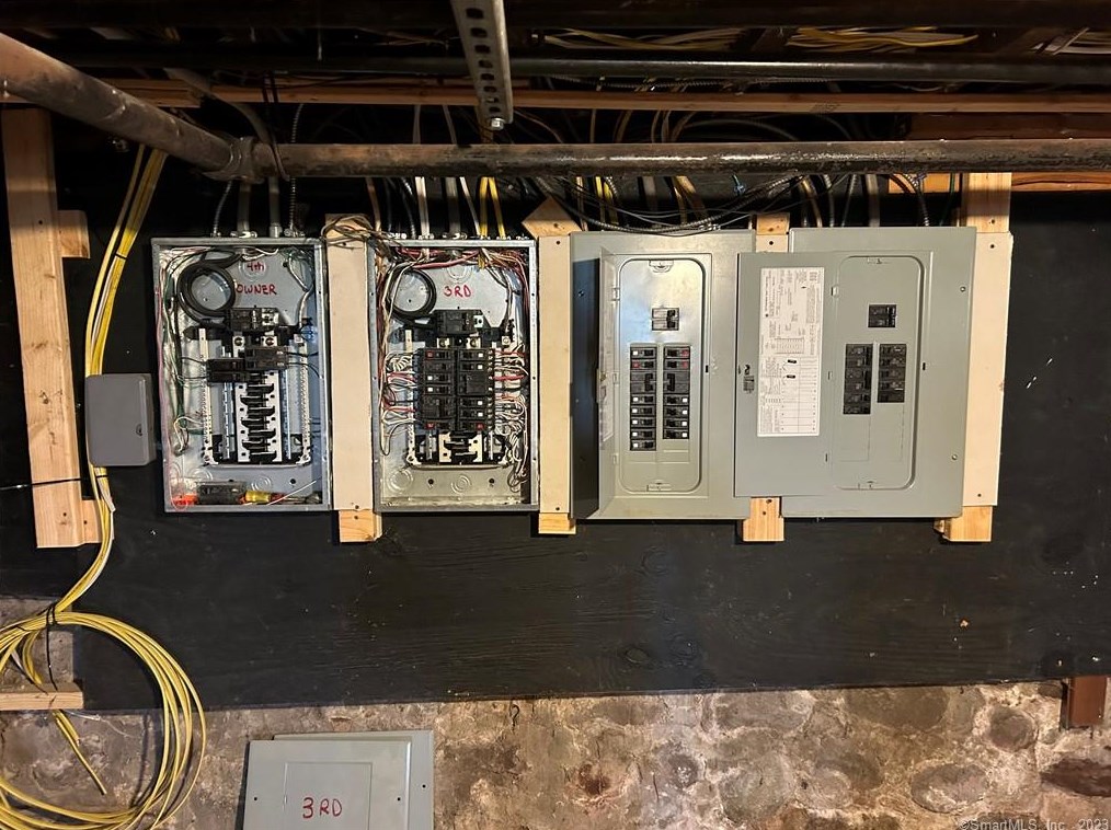 96 Chestnut St, Bristol, CT 06010