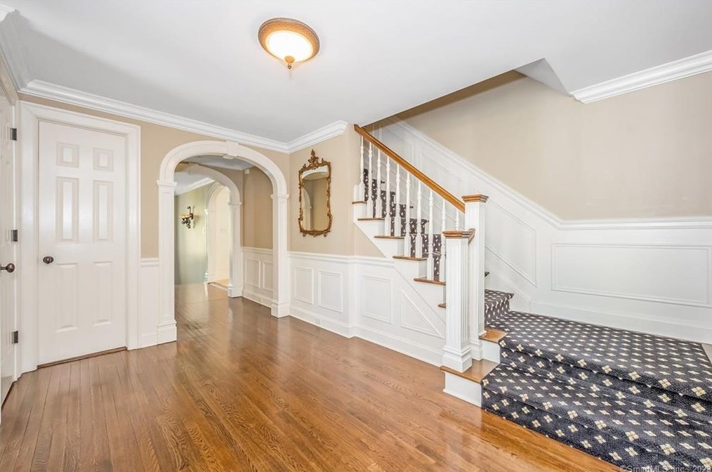7 Patricia Ln, Cos Cob, CT 06807
