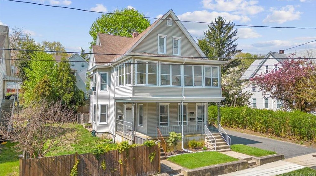 32 Oak, Huntington, CT 06484