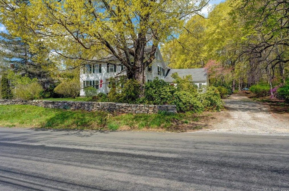 214 Woodstock Rd, Woodstock, CT 06281