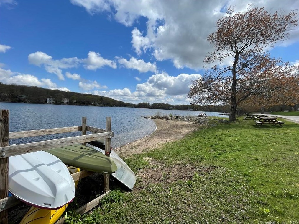 153 Lakeview Dr, Coventry, CT 06238