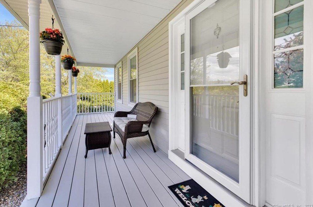 6 Conhurst Dr, North Haven, CT 06473