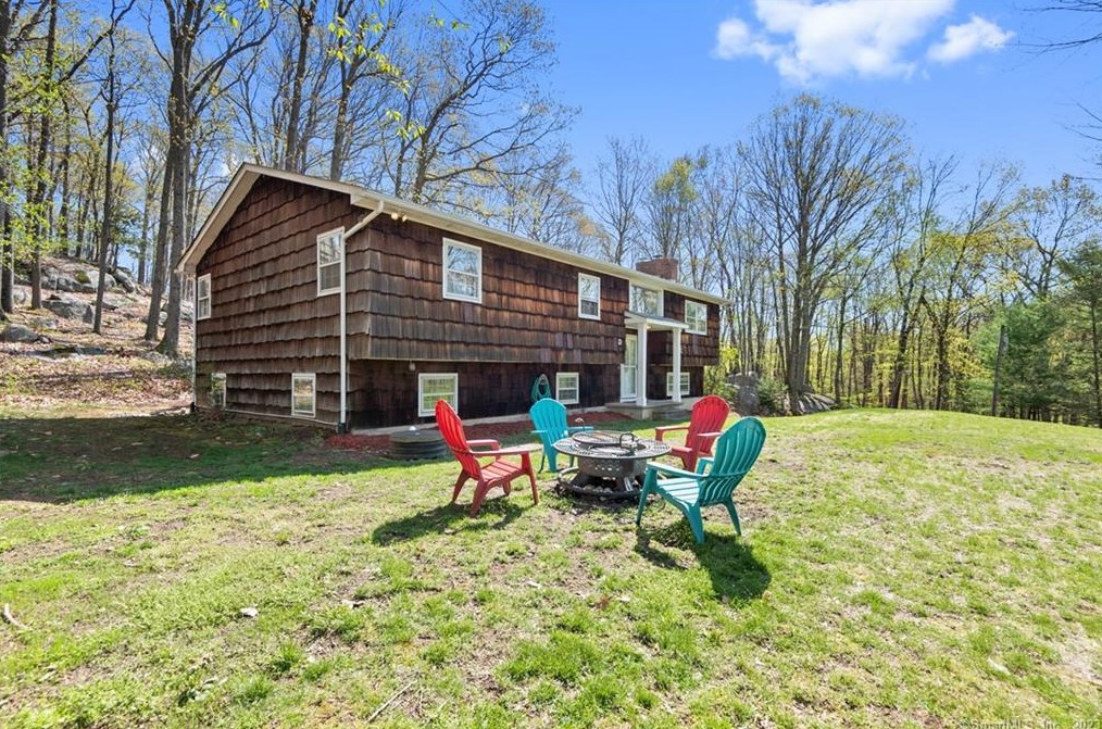 75 Bear Mountain Rd, Danbury, CT 06811