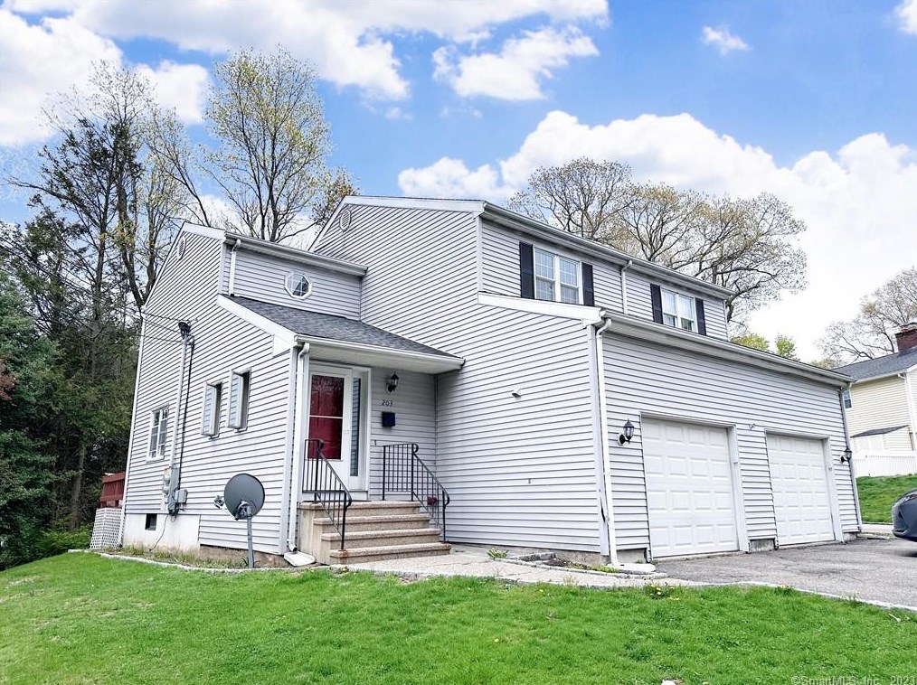 203 Capewell Ave, Waterbury, CT 06708