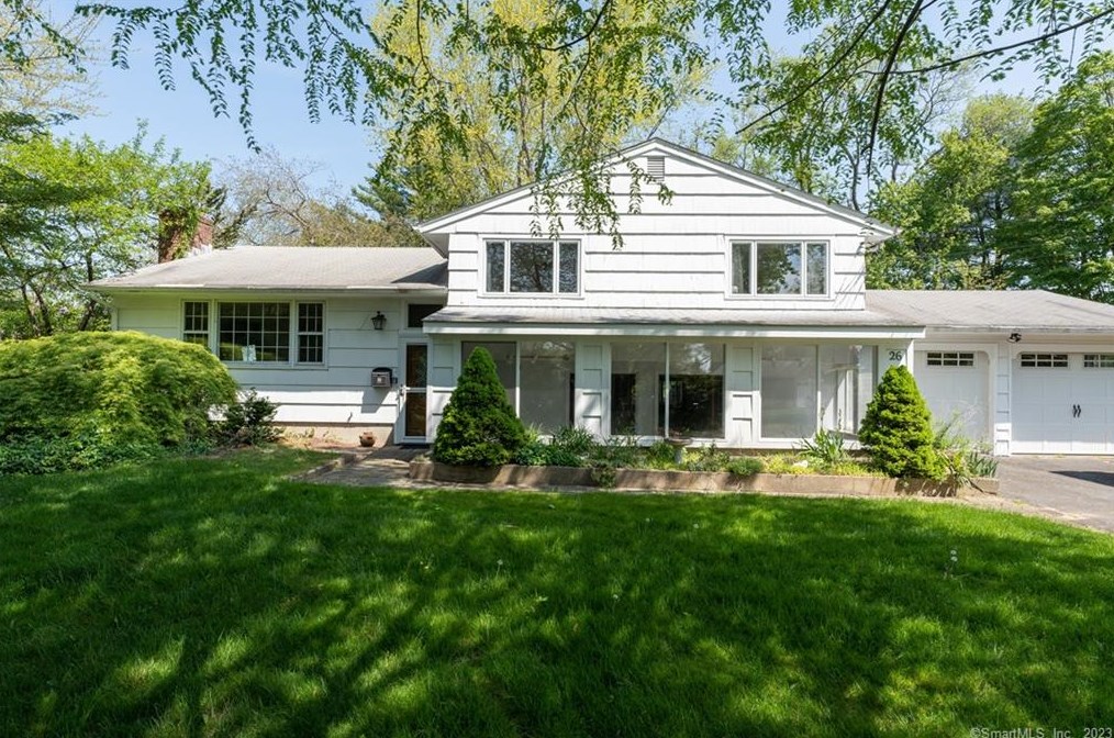 26 Indian Dr, Clinton, CT 06413
