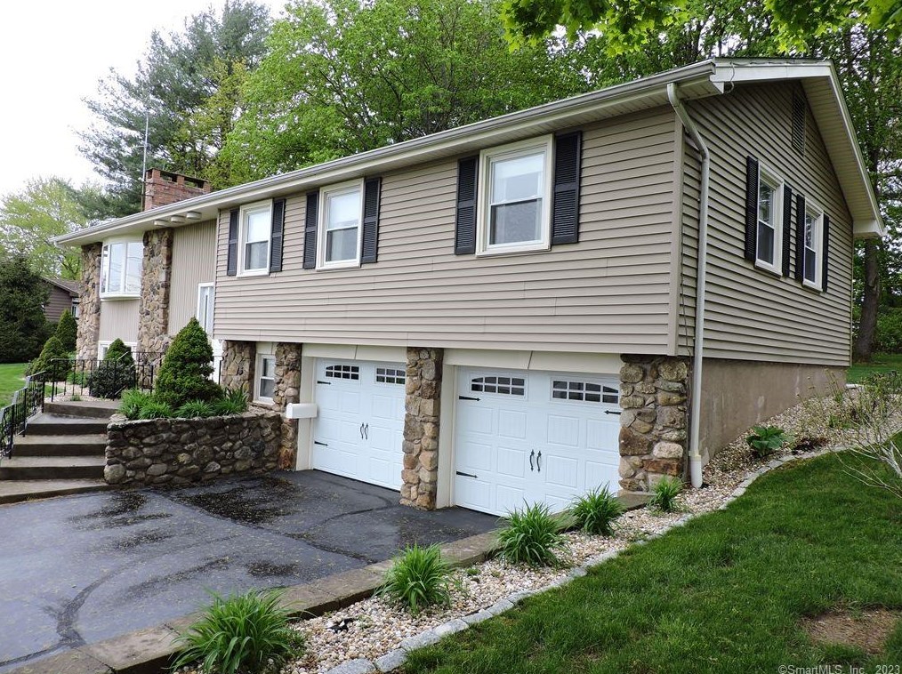 57 High Ridge Rd, Wapping, CT 06074