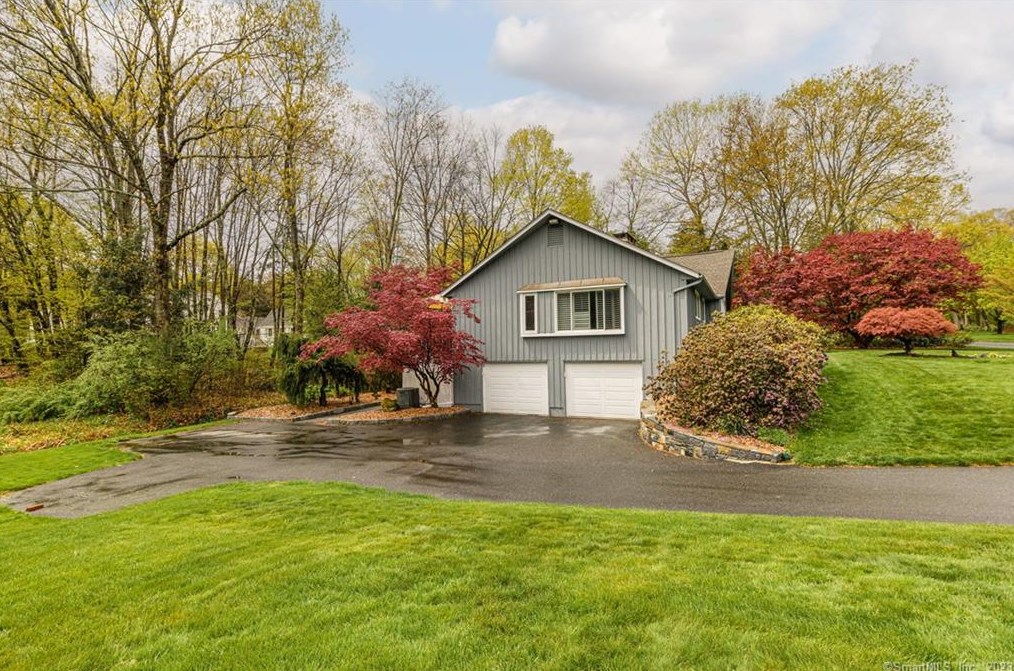 175 Nob Hill Rd, Cheshire, CT 06410