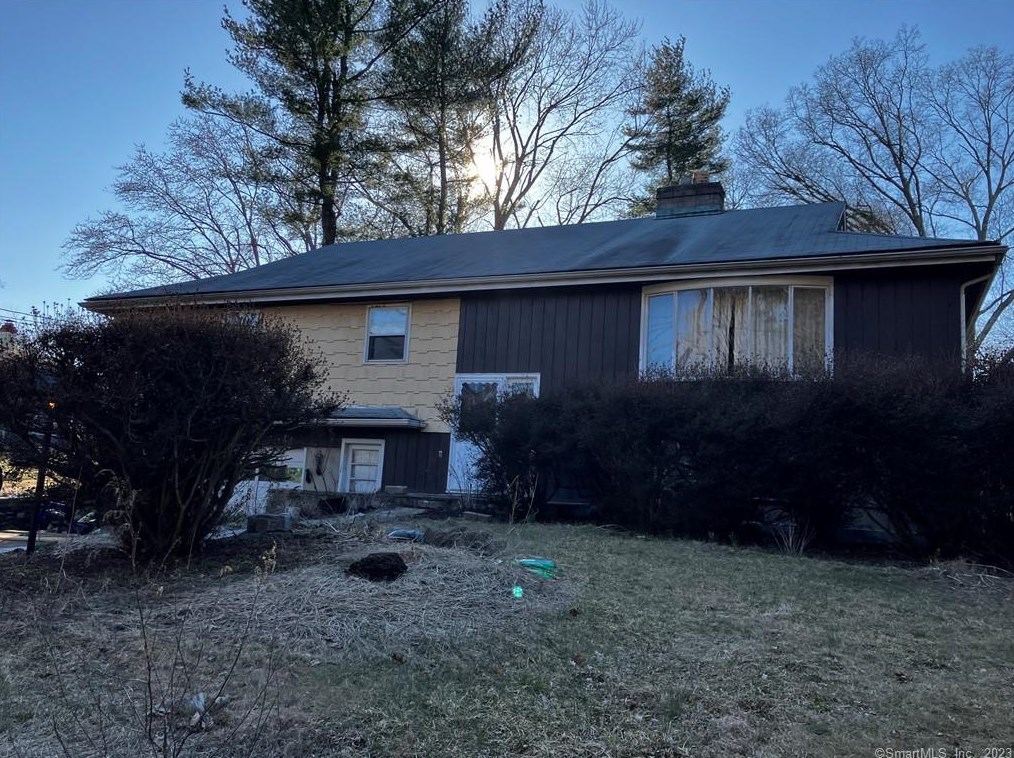 28 Grinnell St, Milford CT  06461-2406 exterior