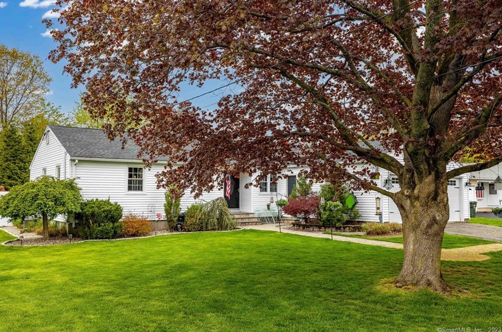 61 Springdale Rd, Hartford, CT 06109-4156
