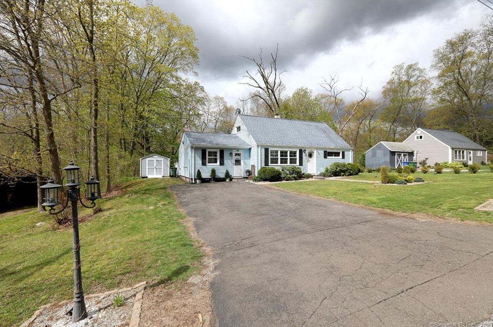 16 Glenwood, East Hampton, CT 06447