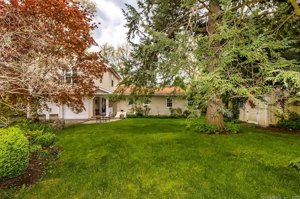 32 Rosemere Dr, Sandy Hook, CT 06482