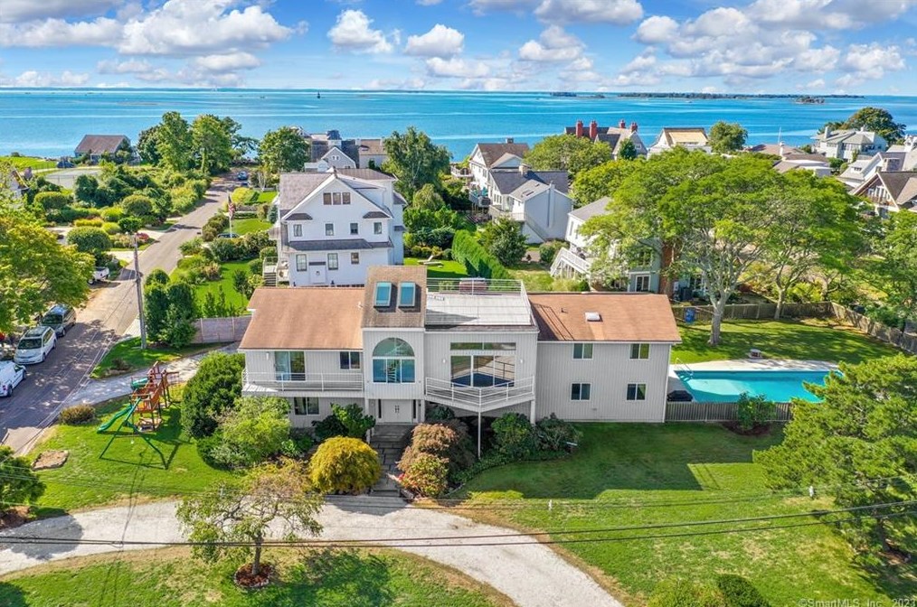 16 Cross Way, Westport CT  06880-6911 exterior