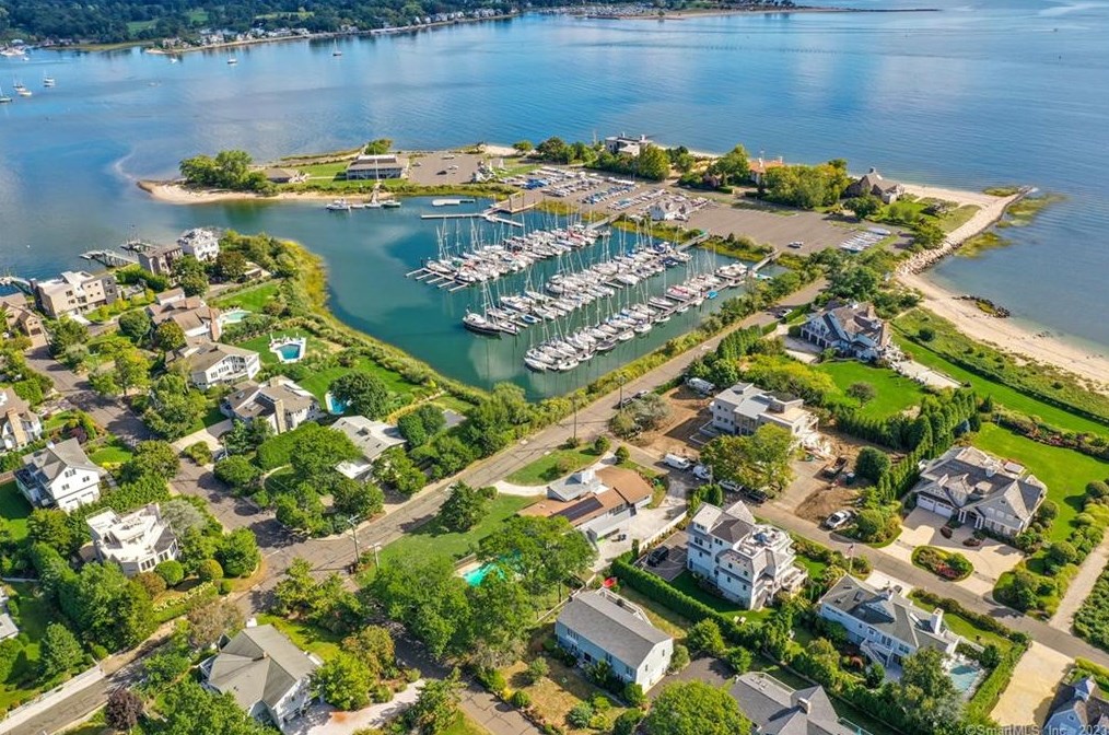 16 Cross Way, Westport CT  06880-6911 exterior