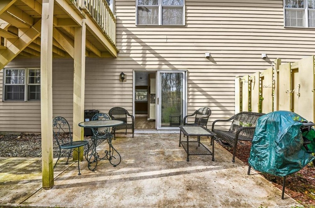 78 Founders Vlg, Clinton CT 06413-1866 exterior