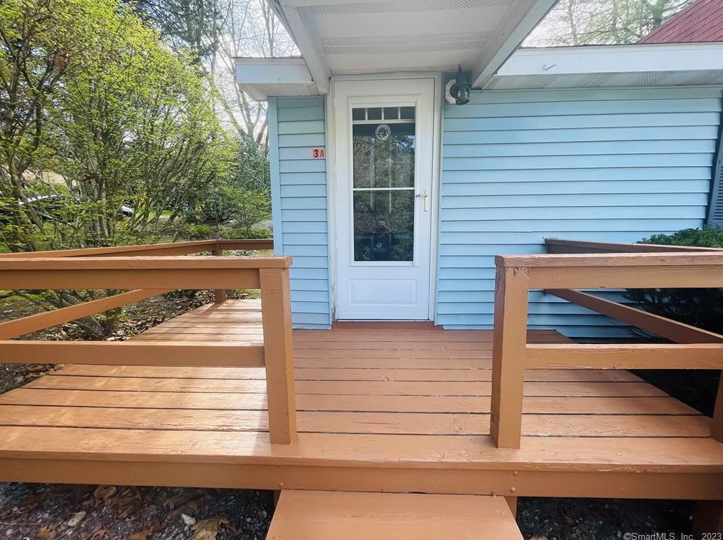 3 Burlake Rd #a, Quaker Hill, CT 06375