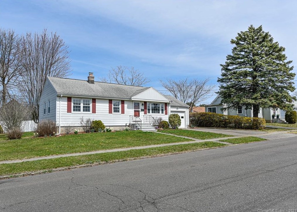 90 Douglas St, Stratford CT  06614-2763 exterior