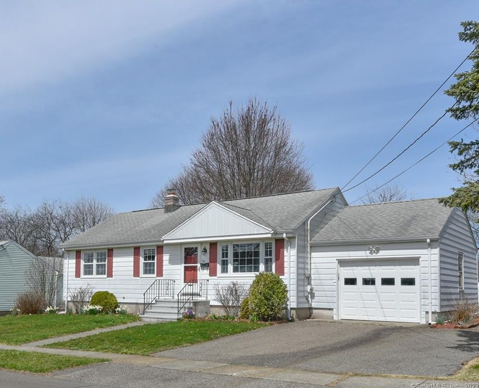 90 Douglas St, Stratford CT  06614-2763 exterior