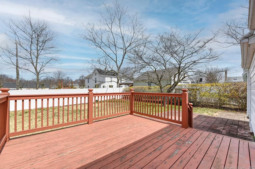 90 Douglas St, Stratford CT  06614-2763 exterior