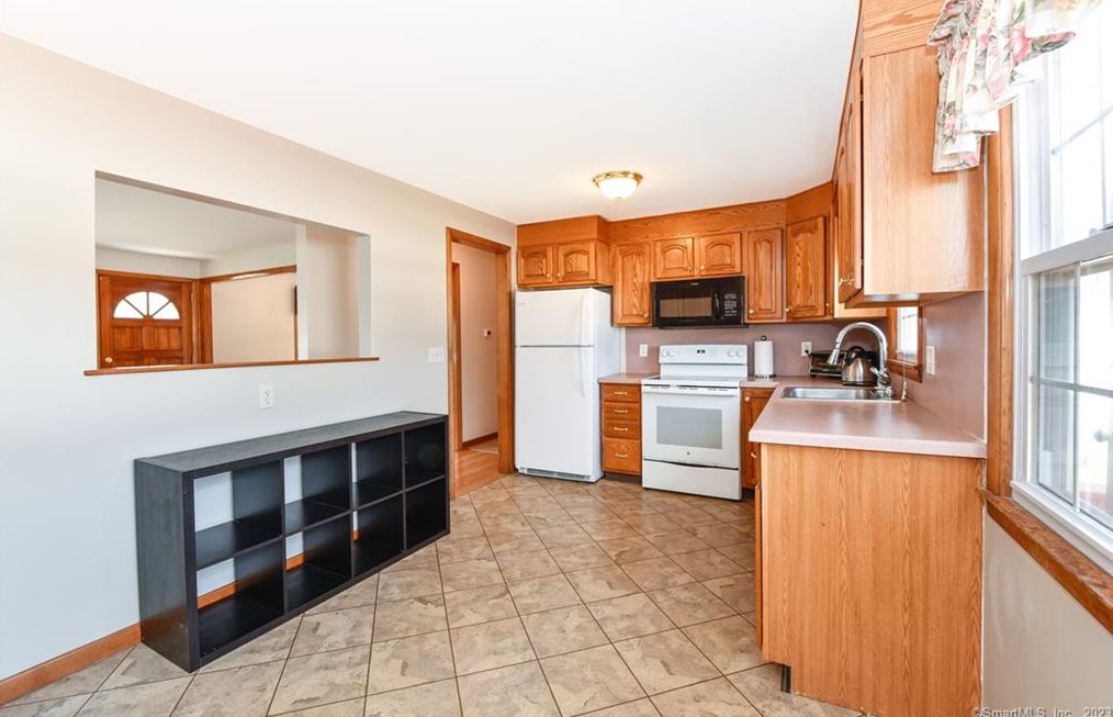 90 Douglas St, Stratford CT  06614-2763 exterior