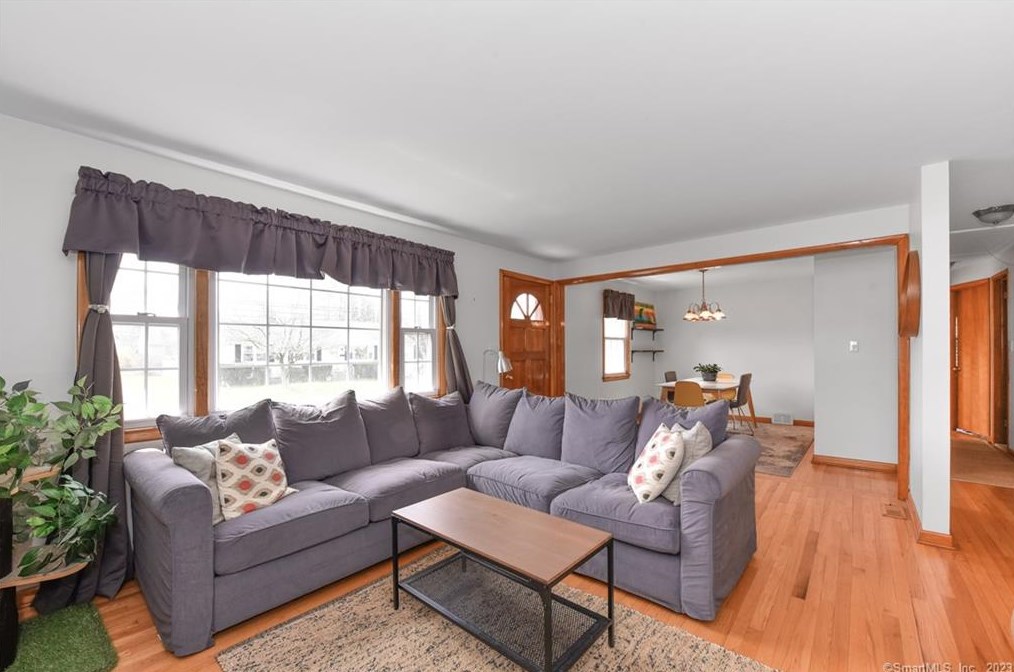 90 Douglas St, Stratford CT  06614-2763 exterior