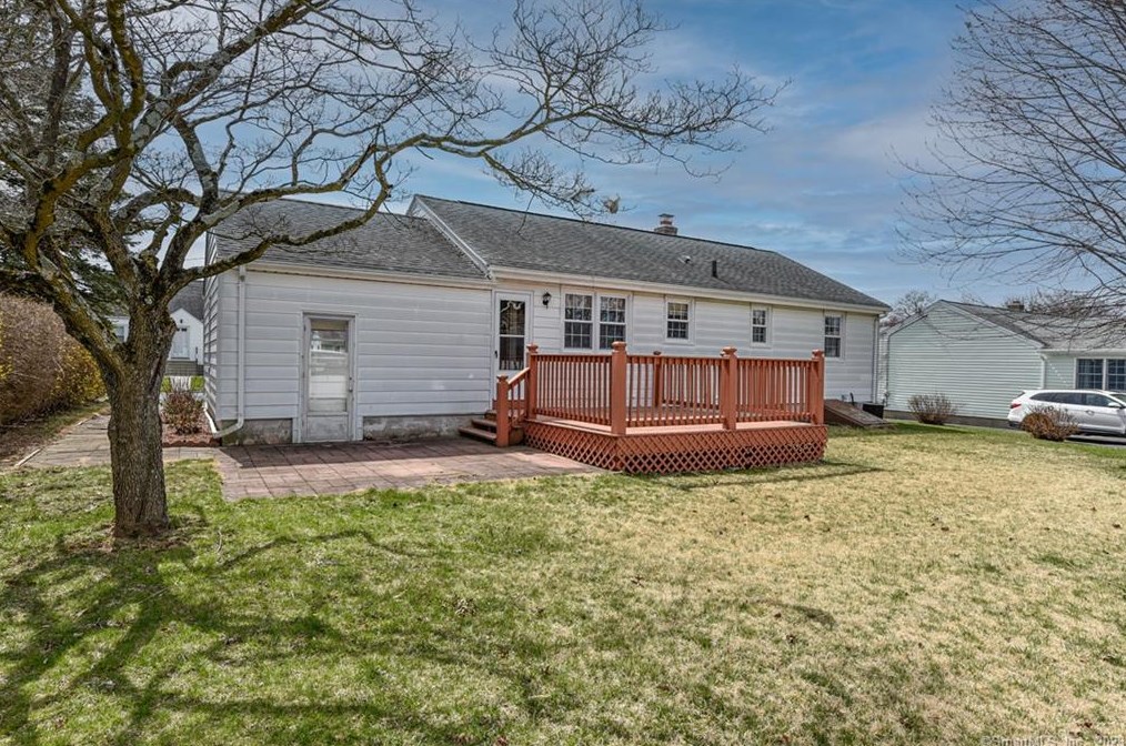 90 Douglas St, Stratford CT  06614-2763 exterior