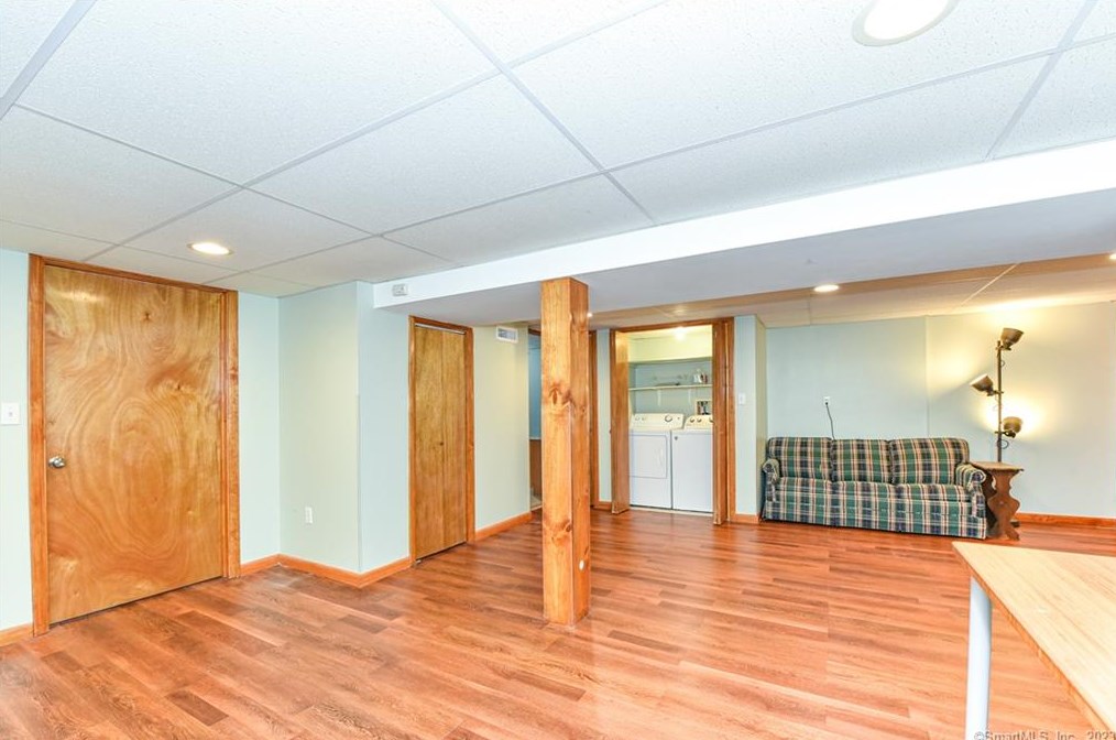 90 Douglas St, Stratford CT  06614-2763 exterior