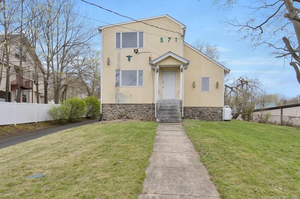 571 Wolcott St, Waterbury, CT 06705